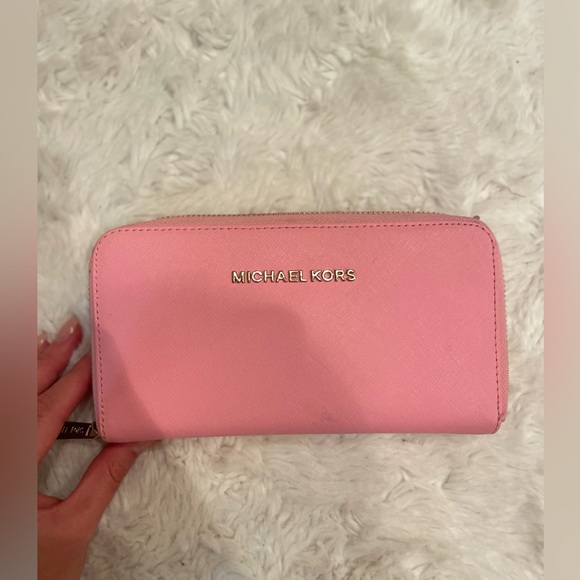 Michael Kors wallet - Picture 1 of 3